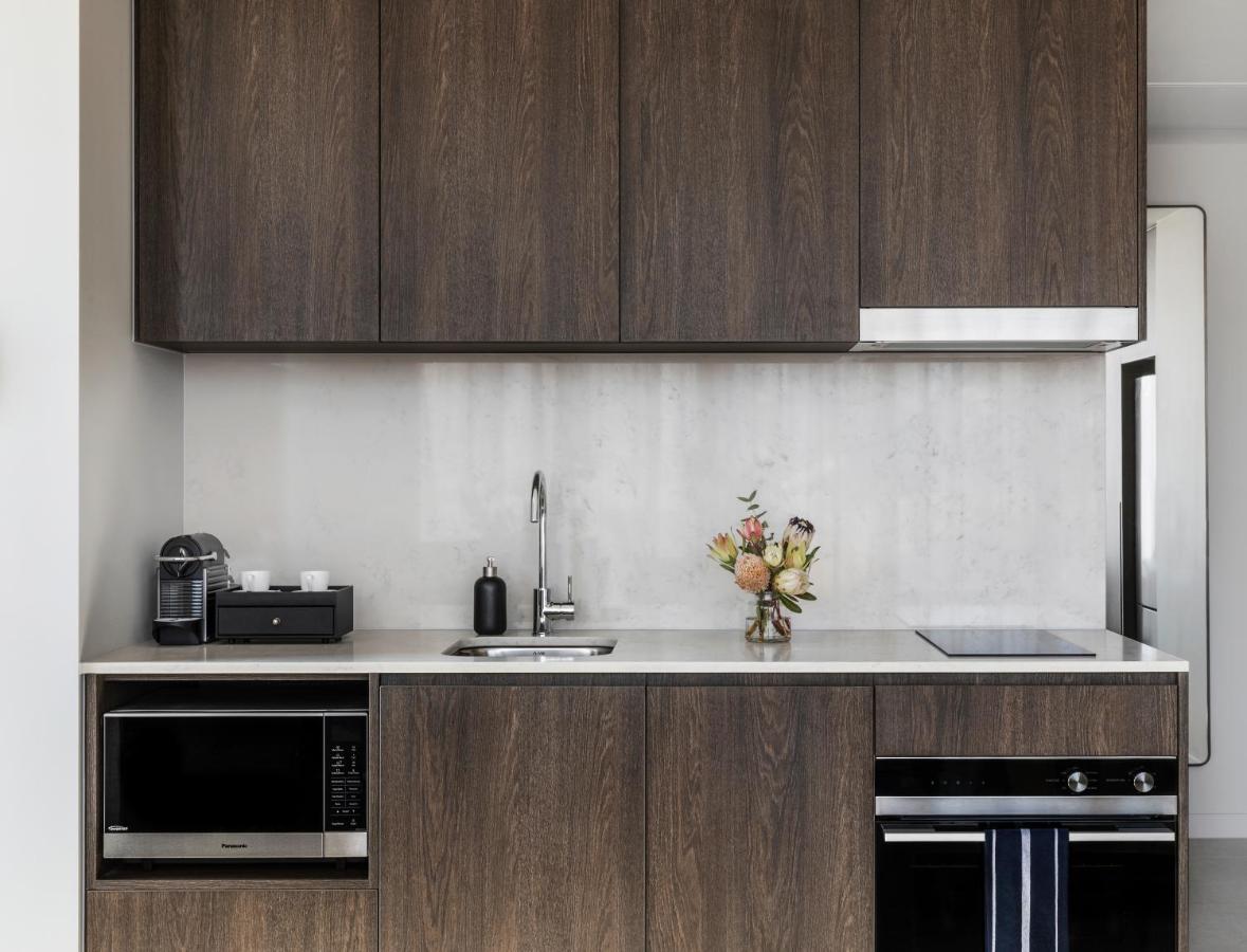Oakwood Premier Melbourne Aparthotel Εξωτερικό φωτογραφία A kitchen in a typical apartment