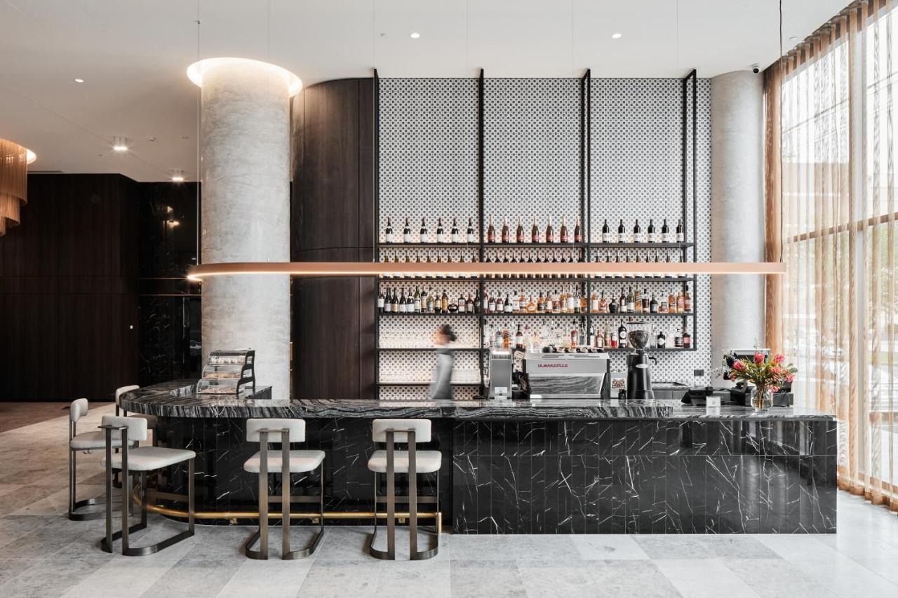 Oakwood Premier Melbourne Aparthotel Εξωτερικό φωτογραφία The bar at the hotel