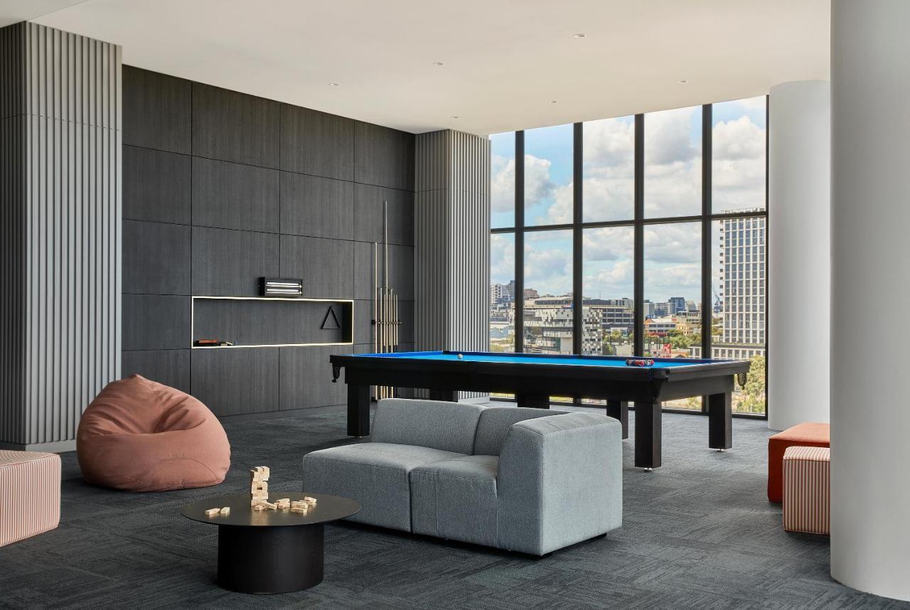 Oakwood Premier Melbourne Aparthotel Εξωτερικό φωτογραφία The pool table at the top of the building